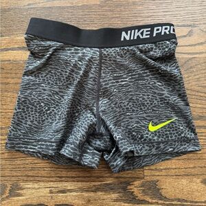 Women’s Nike Pro Dri-Fit Shorts Small